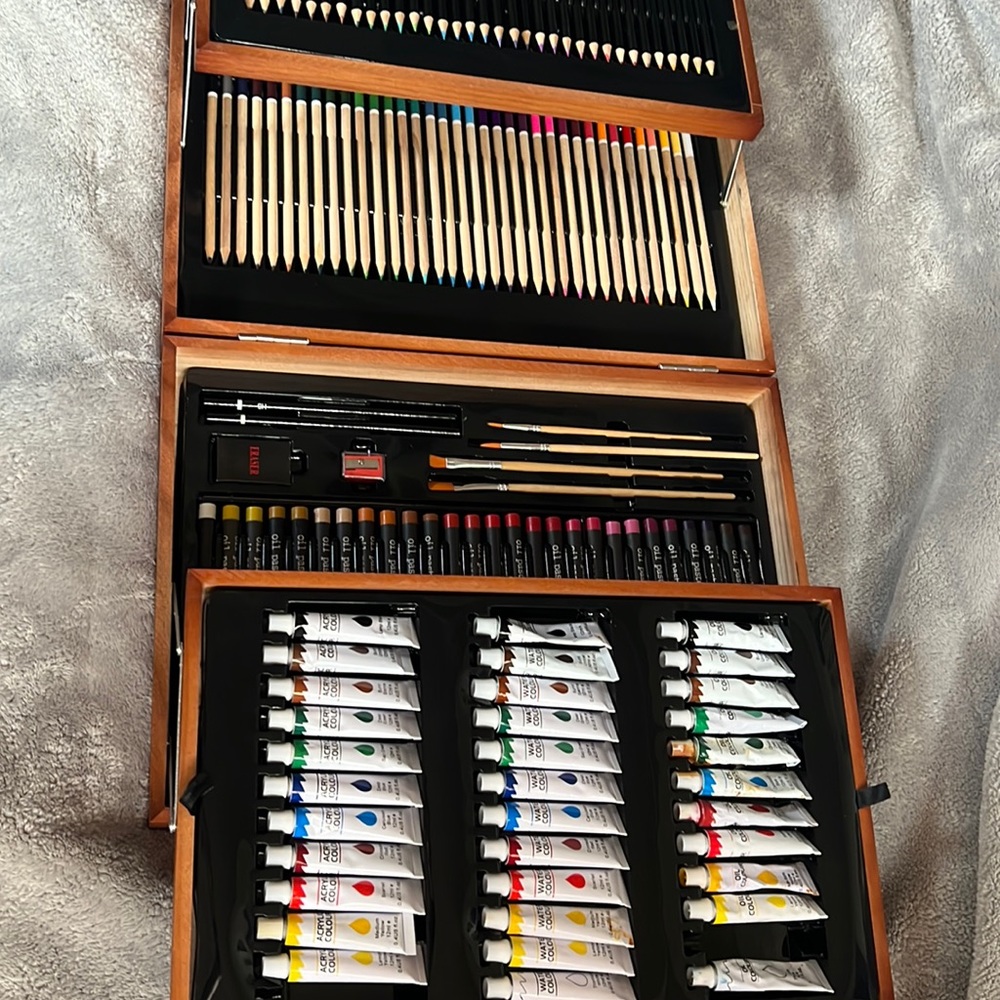 170 piece Wooden box art set